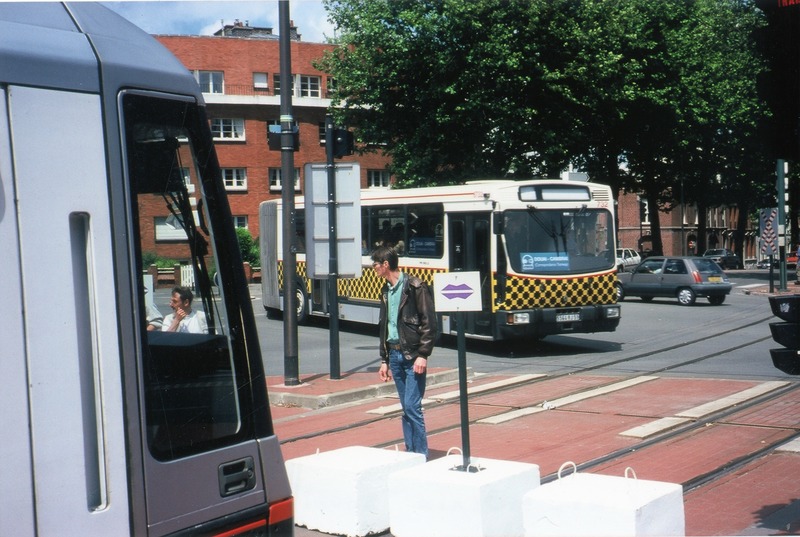 Le tramway et des bus relais