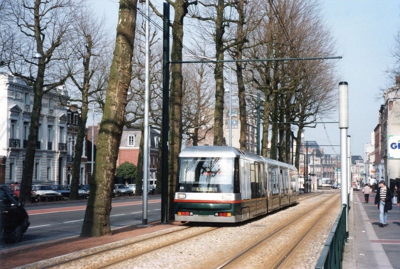 Le tramway sur le boulevard du Général de Gaulle