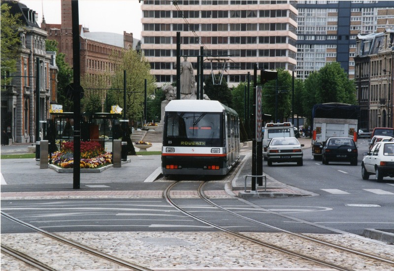 Un tramway sur le boulevard du Général Leclerc