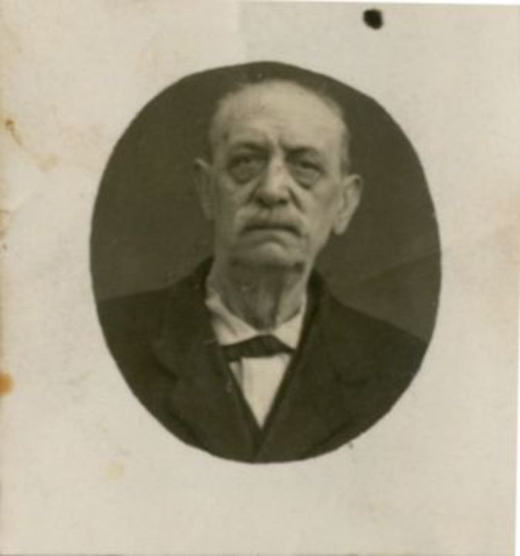 Une photographie de M. Georges Hennion, père de Laure Dubar-Hennion