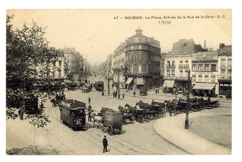 La Place, Entrée de la Rue de la Gare