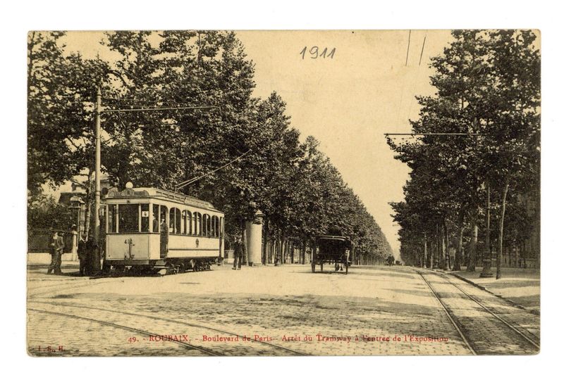 Arrêt de tramway à l'entrée de l'Exposition