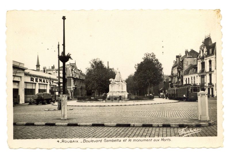 Boulevard Gambetta et le monument aux Morts