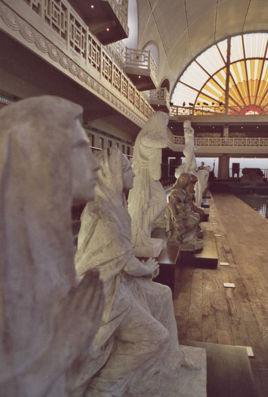 Les statues du Musée La Piscine