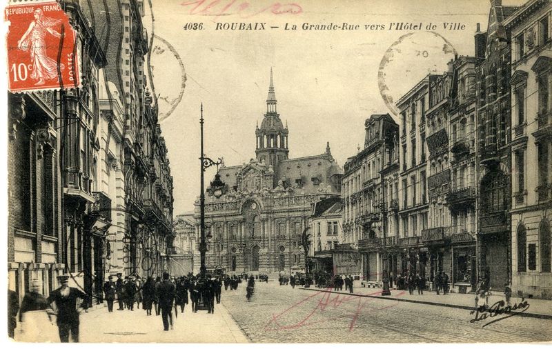 Rue de la Gare allant vers la Grand Place