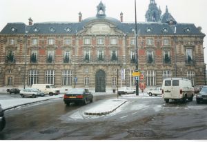 Grand'Place : mairie et parking sous la neige