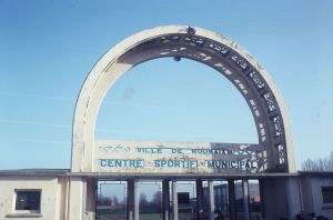 L'entrée du centre sportif