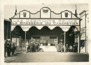 Un stand de dégustation de bière