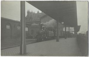 Le train entre en gare
