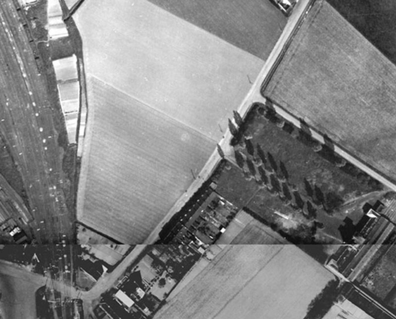 Le passage à niveau, quelques maisons et le stand de tir en 1953