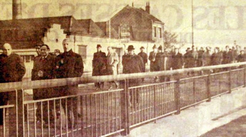 Descente de la passerelle, le jour de l’inauguration 