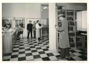 Salle de la bibliothèque municipale sise Grand'Place, 1959