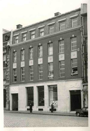 Façade de la bibliothèque municipale sise Grand’Place, 1959