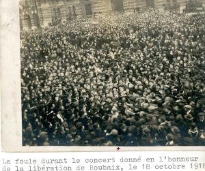 La foule durant le concert donné en l’honneur de la libération de Roubaix.