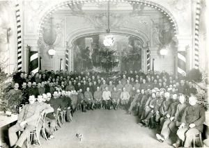 Banquet de « boches »* pour fêter Noël dans la salle des fêtes de l’hôtel de ville.