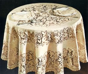 Nappe écrue en dentelle mécanique