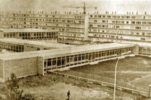 Le nouveau groupe scolaire vue du côté de la maternelle, 1967
