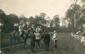 Cavaliers militaires au Club hippique