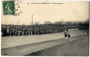 Arrivée d'une course à pied au Vélodrome