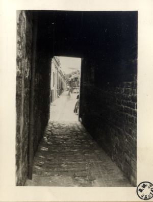 Entrée de la cour rue des Ogiers